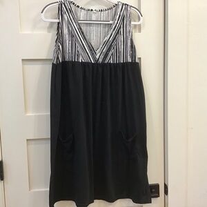 Casual Black and White V-Neck Swim Coverup/Dress